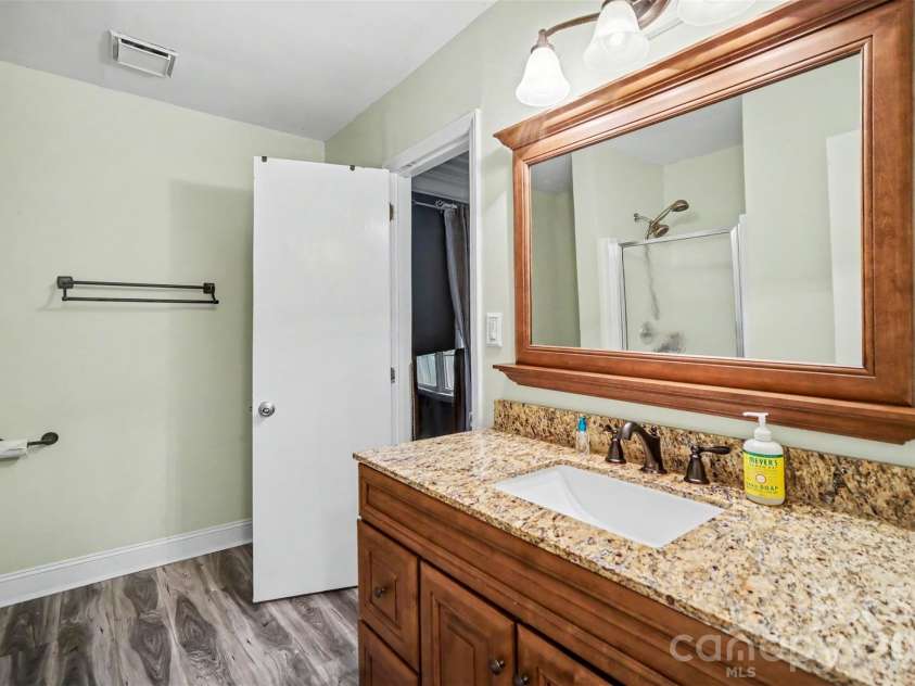 8644 Kirchenbaum Drive, Charlotte, NC 28210.  MLS# CAR4386953, YatesRealty ID 28937. First Floor Bathroom