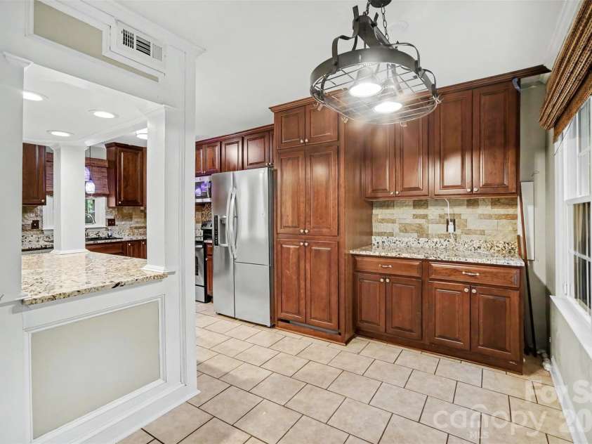 8644 Kirchenbaum Drive, Charlotte, NC 28210.  MLS# CAR4386953, YatesRealty ID 28937. Kitchen and Breakfast Area