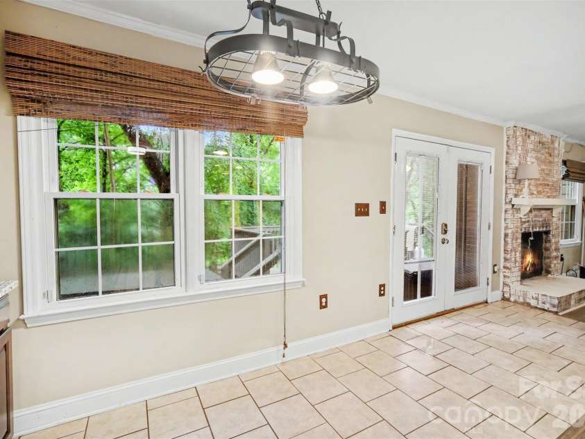 8644 Kirchenbaum Drive, Charlotte, NC 28210.  MLS# CAR4386953, YatesRealty ID 28937. Kitchen Opens into Great Room