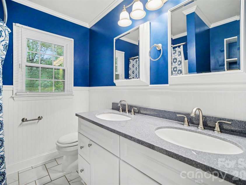 8644 Kirchenbaum Drive, Charlotte, NC 28210.  MLS# CAR4386953, YatesRealty ID 28937. Second Floor Bathroom