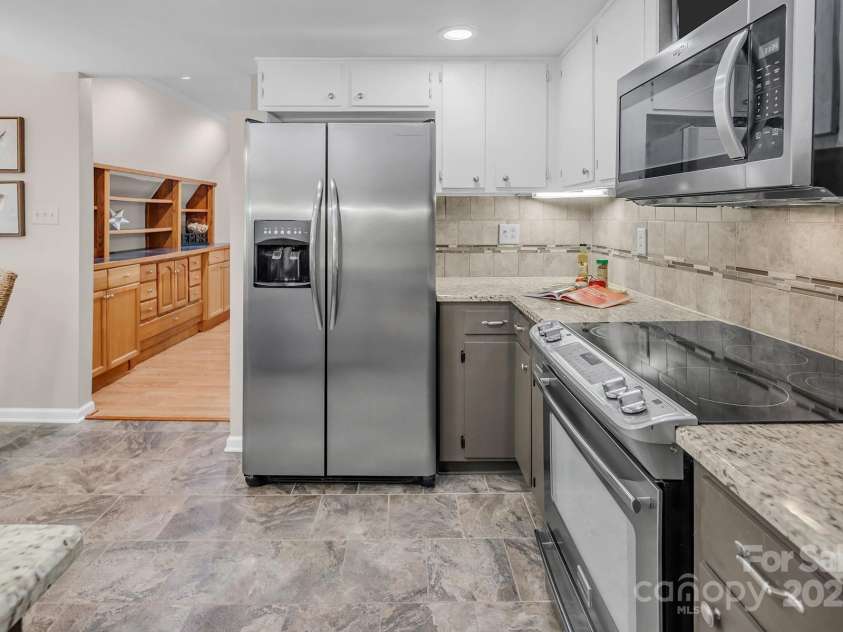 7608 Zermatt Lane, Charlotte, NC 28226.  MLS# CAR4283593, YatesRealty ID 28938. 