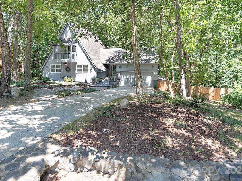 7608 Zermatt Lane, Charlotte, NC 28226.  MLS# CAR4283593, YatesRealty ID 28938. Large almost 1/2 acre cul de sac lot