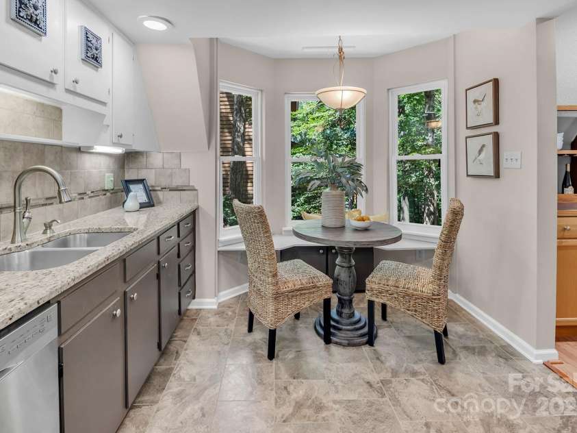 7608 Zermatt Lane, Charlotte, NC 28226.  MLS# CAR4283593, YatesRealty ID 28938. Updated kitchen w granite countertops and stainless steel appliances