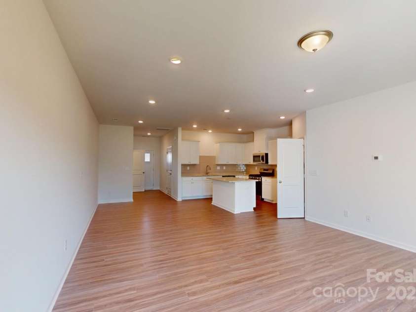 4009 Lawnview Drive, Charlotte, NC 28269.  MLS# CAR4264501, YatesRealty ID 28939. Family room