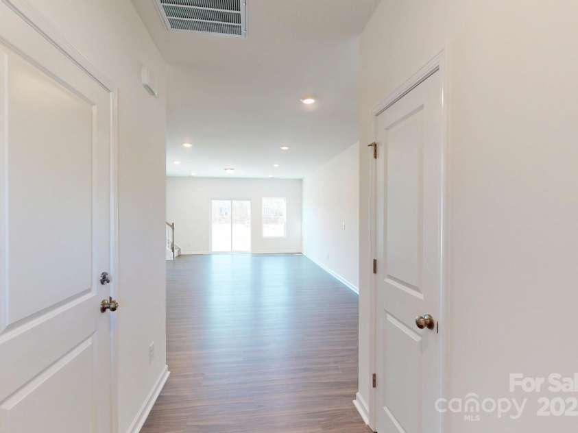 4009 Lawnview Drive, Charlotte, NC 28269.  MLS# CAR4264501, YatesRealty ID 28939. Foyer