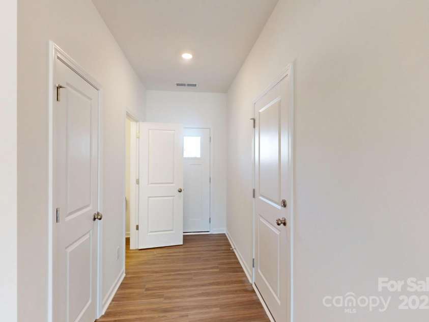 4009 Lawnview Drive, Charlotte, NC 28269.  MLS# CAR4264501, YatesRealty ID 28939. Foyer