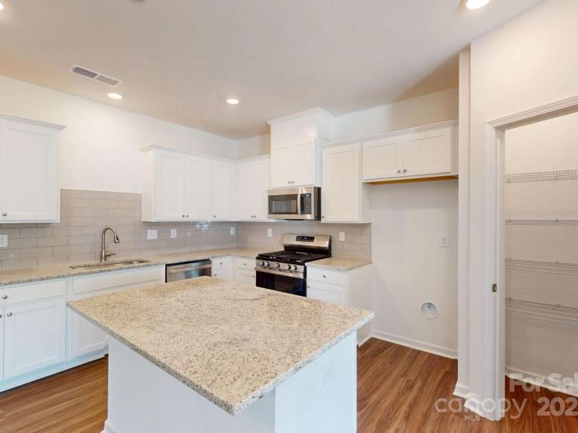4009 Lawnview Drive, Charlotte, NC 28269.  MLS# CAR4264501, YatesRealty ID 28939. Kitchen