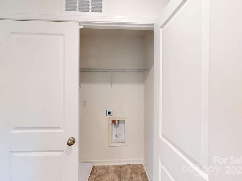 4009 Lawnview Drive, Charlotte, NC 28269.  MLS# CAR4264501, YatesRealty ID 28939. Laundry