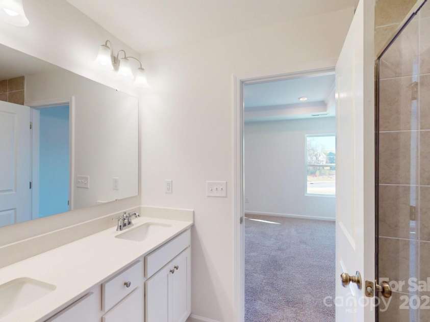 4009 Lawnview Drive, Charlotte, NC 28269.  MLS# CAR4264501, YatesRealty ID 28939. Owners bathroom