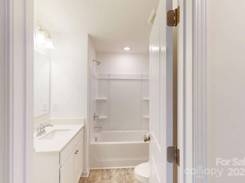 4009 Lawnview Drive, Charlotte, NC 28269.  MLS# CAR4264501, YatesRealty ID 28939. Secondary bathroom