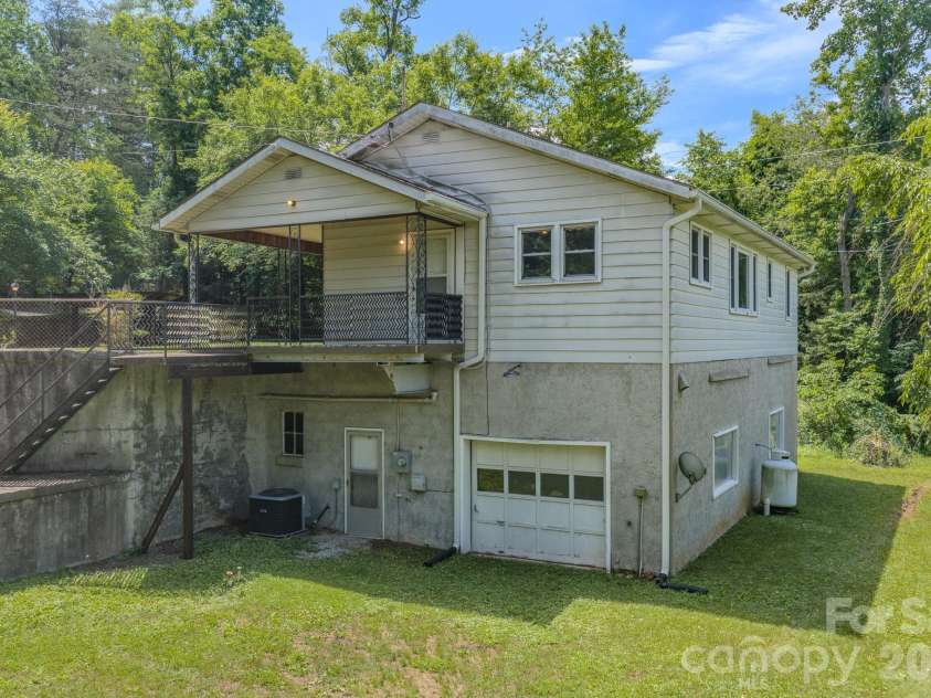 456 Lower Grassy Branch Road, Asheville, NC 28805.  MLS# CAR4387349, YatesRealty ID 28939. 