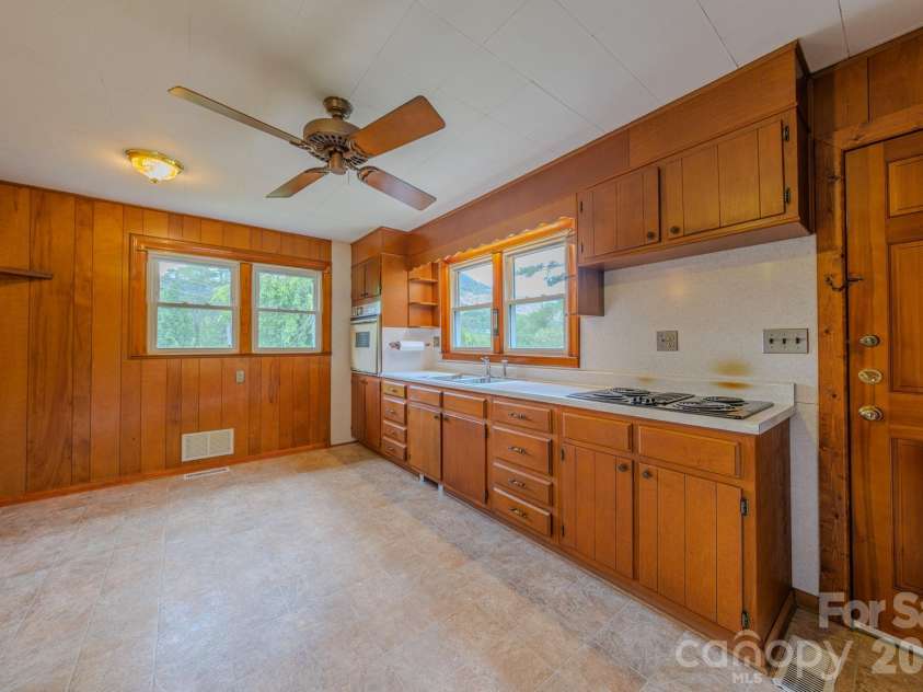 456 Lower Grassy Branch Road, Asheville, NC 28805.  MLS# CAR4387349, YatesRealty ID 28939. 