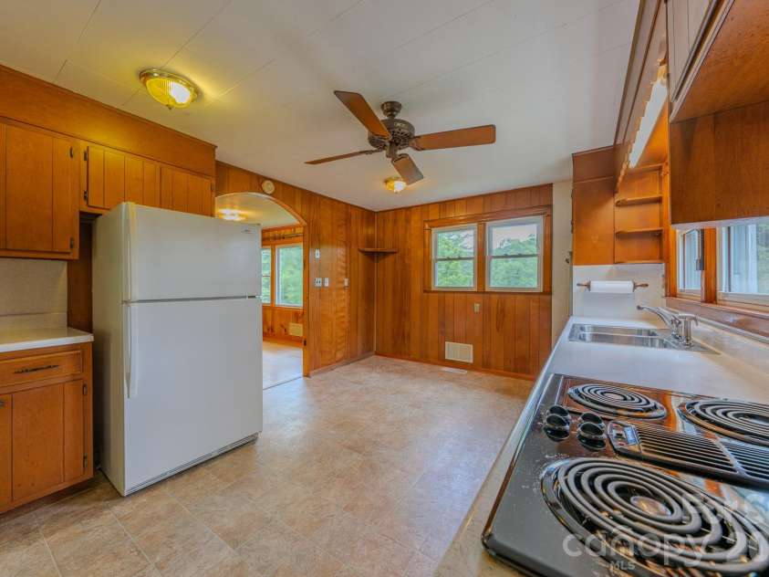 456 Lower Grassy Branch Road, Asheville, NC 28805.  MLS# CAR4387349, YatesRealty ID 28939. 