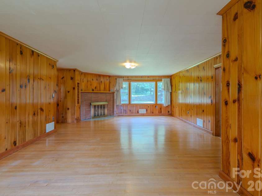 456 Lower Grassy Branch Road, Asheville, NC 28805.  MLS# CAR4387349, YatesRealty ID 28939. 