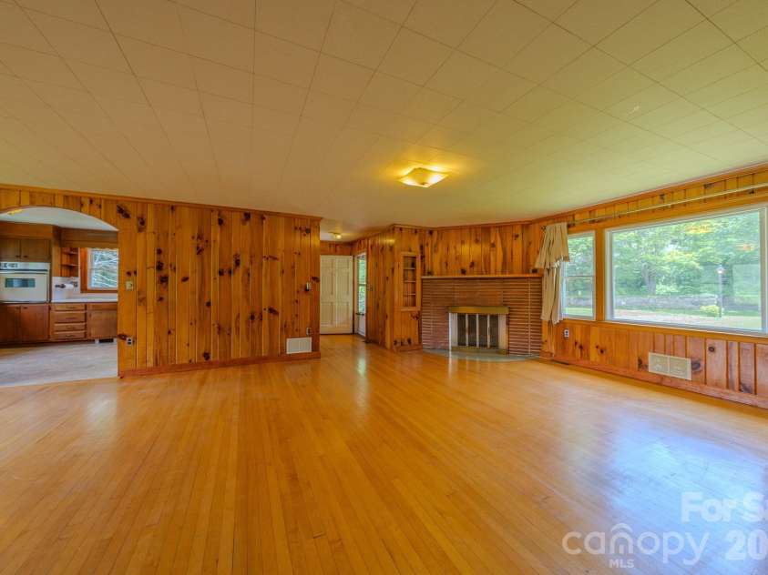 456 Lower Grassy Branch Road, Asheville, NC 28805.  MLS# CAR4387349, YatesRealty ID 28939. 