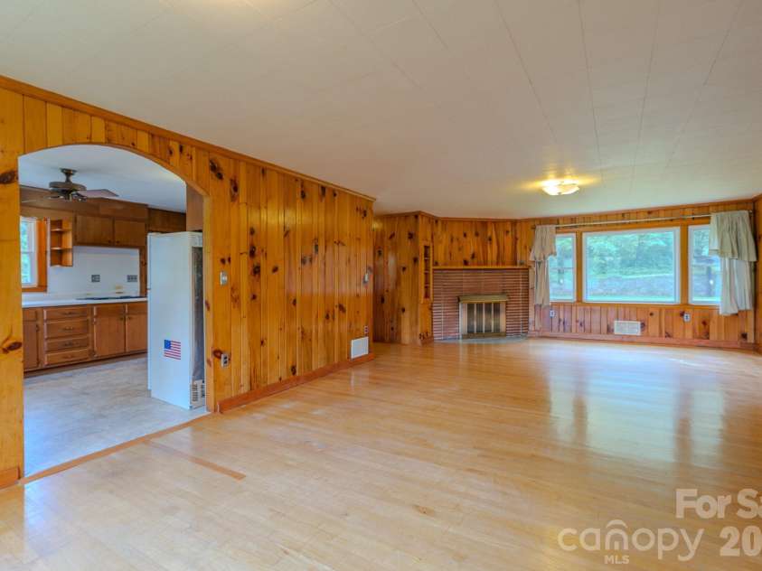 456 Lower Grassy Branch Road, Asheville, NC 28805.  MLS# CAR4387349, YatesRealty ID 28939. 