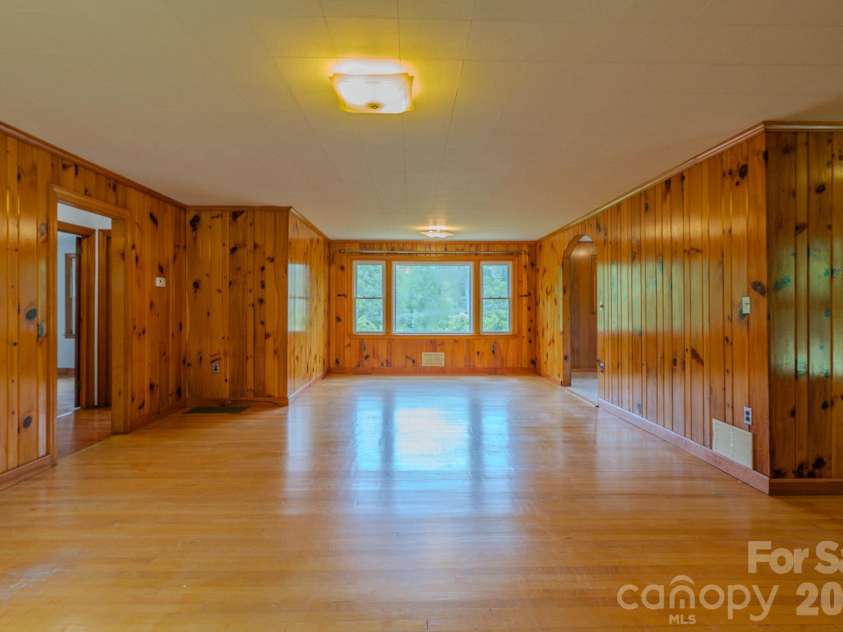 456 Lower Grassy Branch Road, Asheville, NC 28805.  MLS# CAR4387349, YatesRealty ID 28939. 