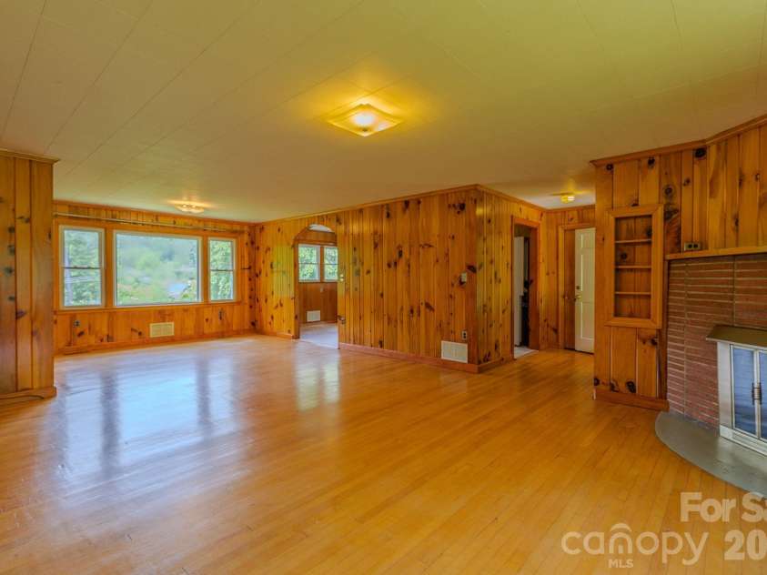 456 Lower Grassy Branch Road, Asheville, NC 28805.  MLS# CAR4387349, YatesRealty ID 28939. 