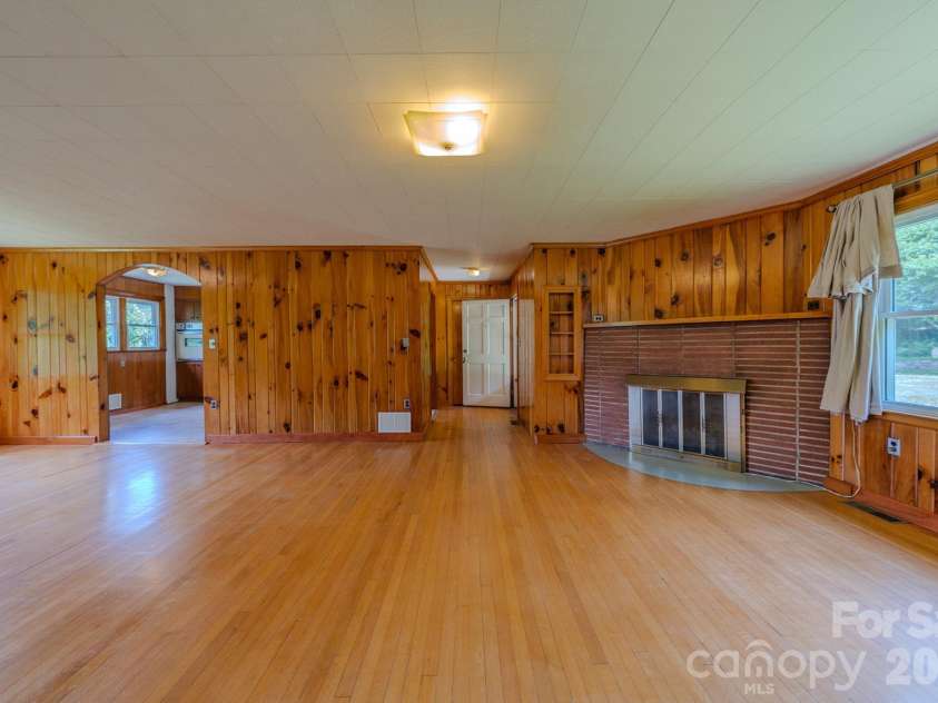 456 Lower Grassy Branch Road, Asheville, NC 28805.  MLS# CAR4387349, YatesRealty ID 28939. 