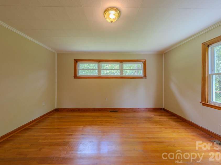 456 Lower Grassy Branch Road, Asheville, NC 28805.  MLS# CAR4387349, YatesRealty ID 28939. 