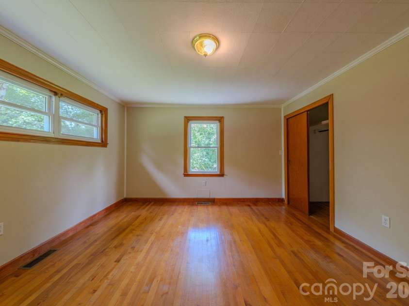 456 Lower Grassy Branch Road, Asheville, NC 28805.  MLS# CAR4387349, YatesRealty ID 28939. 
