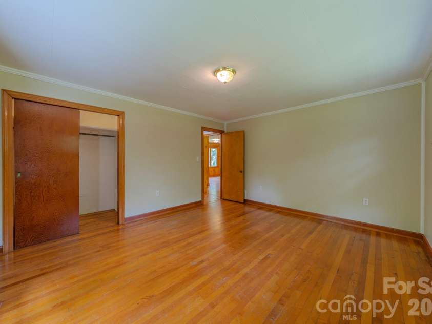 456 Lower Grassy Branch Road, Asheville, NC 28805.  MLS# CAR4387349, YatesRealty ID 28939. 