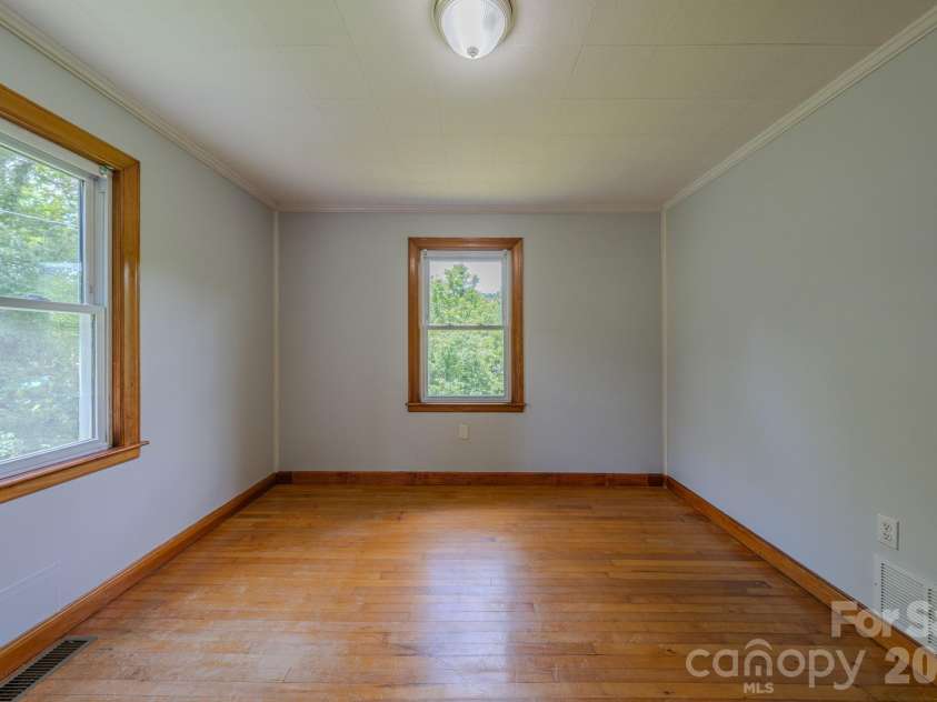 456 Lower Grassy Branch Road, Asheville, NC 28805.  MLS# CAR4387349, YatesRealty ID 28939. 