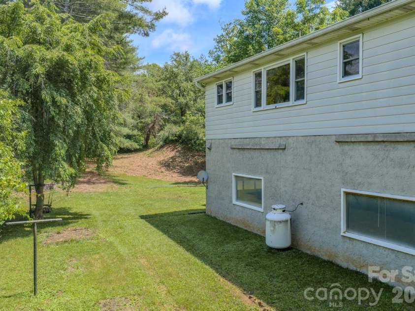 456 Lower Grassy Branch Road, Asheville, NC 28805.  MLS# CAR4387349, YatesRealty ID 28939. 