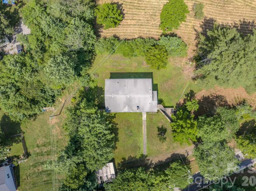 456 Lower Grassy Branch Road, Asheville, NC 28805.  MLS# CAR4387349, YatesRealty ID 28939. 
