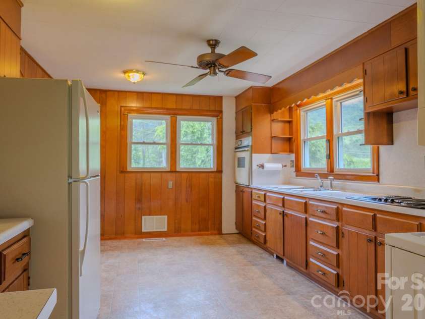 456 Lower Grassy Branch Road, Asheville, NC 28805.  MLS# CAR4387349, YatesRealty ID 28939. Kitchen