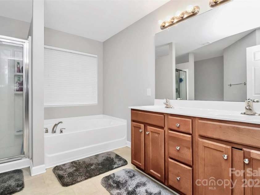 1300 Dunmore Court, Clover, SC 29710.  MLS# CAR4295252, YatesRealty ID 2894. Primary Bath