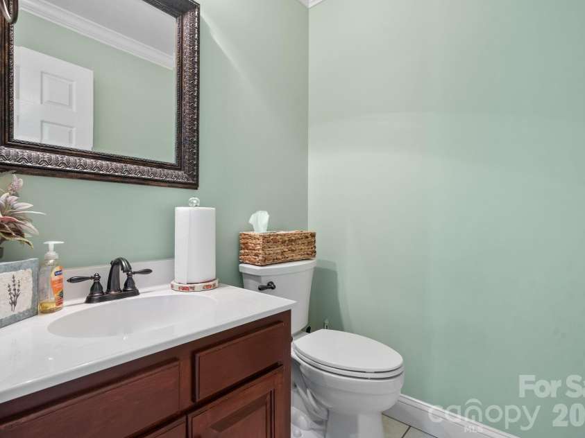 610 40th Avenue Lane, Hickory, NC 28601.  MLS# CAR4385416, YatesRealty ID 28941. 