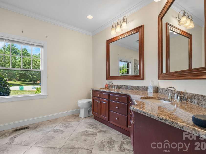 610 40th Avenue Lane, Hickory, NC 28601.  MLS# CAR4385416, YatesRealty ID 28941. 