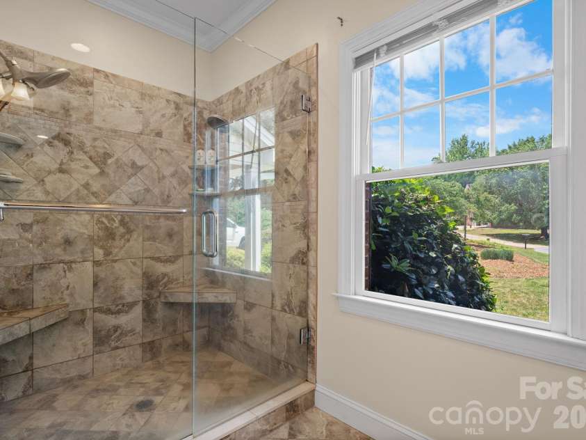 610 40th Avenue Lane, Hickory, NC 28601.  MLS# CAR4385416, YatesRealty ID 28941. 