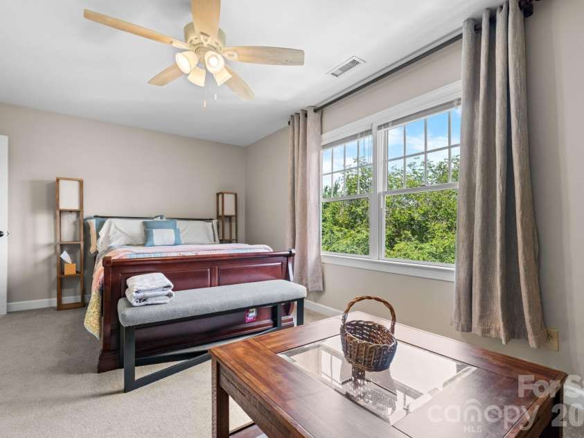 610 40th Avenue Lane, Hickory, NC 28601.  MLS# CAR4385416, YatesRealty ID 28941. 