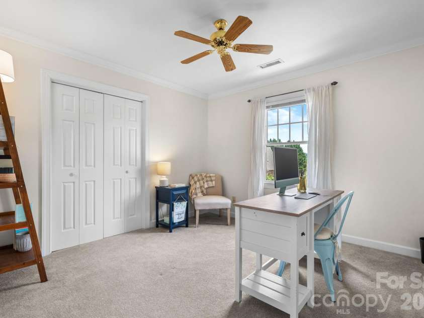 610 40th Avenue Lane, Hickory, NC 28601.  MLS# CAR4385416, YatesRealty ID 28941. 