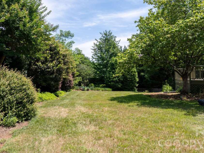 610 40th Avenue Lane, Hickory, NC 28601.  MLS# CAR4385416, YatesRealty ID 28941. 