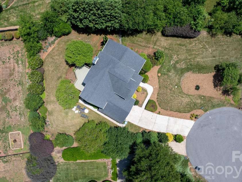 610 40th Avenue Lane, Hickory, NC 28601.  MLS# CAR4385416, YatesRealty ID 28941. 