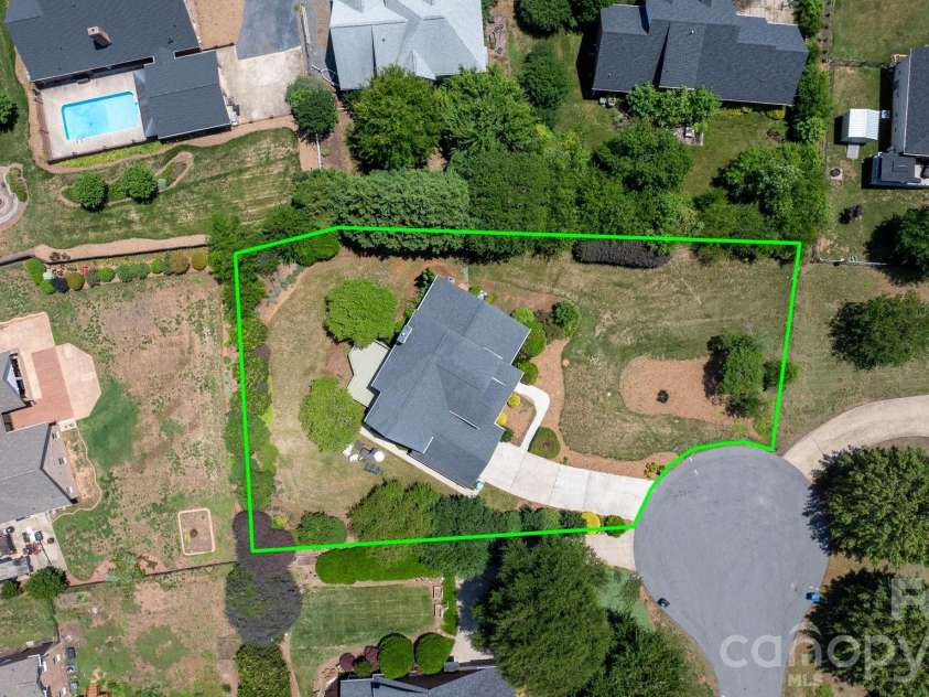 610 40th Avenue Lane, Hickory, NC 28601.  MLS# CAR4385416, YatesRealty ID 28941. 