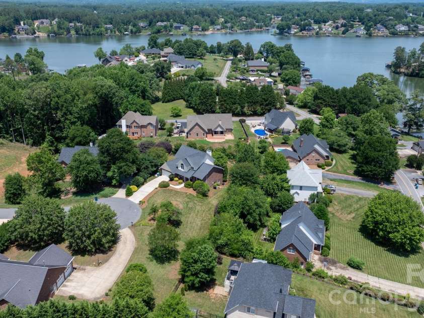 610 40th Avenue Lane, Hickory, NC 28601.  MLS# CAR4385416, YatesRealty ID 28941. 