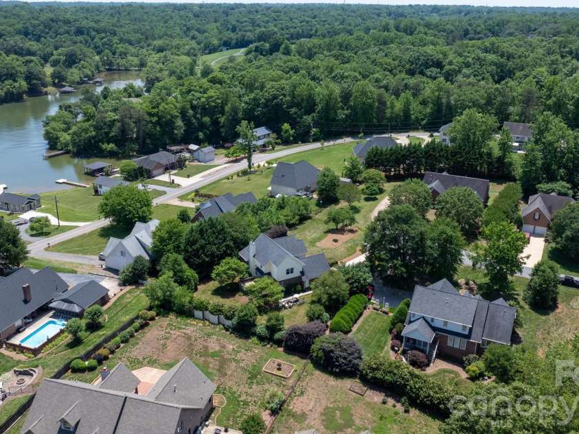 610 40th Avenue Lane, Hickory, NC 28601.  MLS# CAR4385416, YatesRealty ID 28941. 