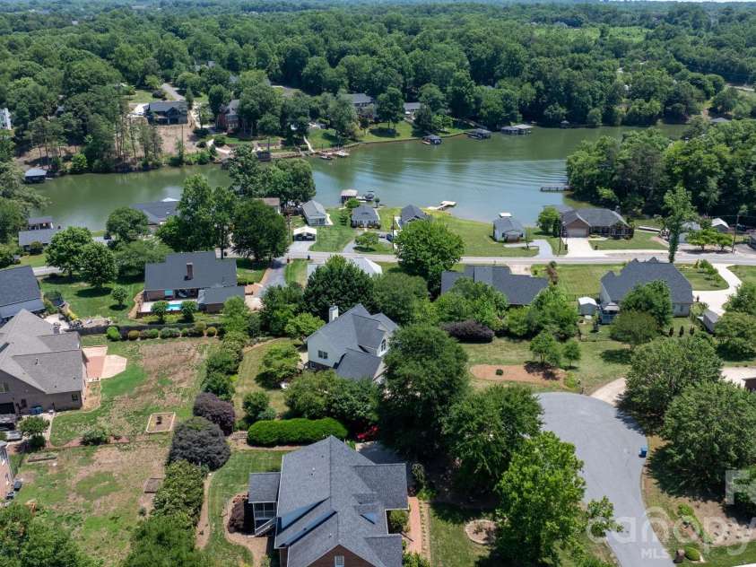 610 40th Avenue Lane, Hickory, NC 28601.  MLS# CAR4385416, YatesRealty ID 28941. 