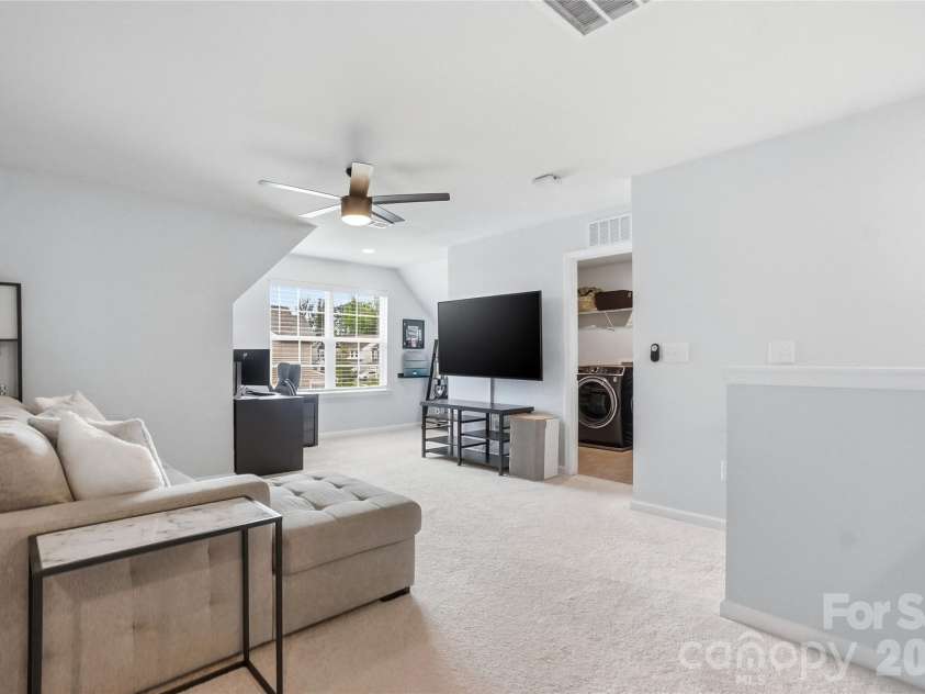 16009 Duval Drive, Charlotte, NC 28273.  MLS# CAR4387647, YatesRealty ID 28943. Upstairs Loft