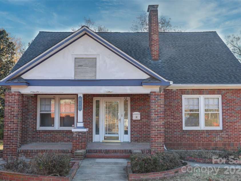 610 Hawthorne Lane, Charlotte, NC 28204.  MLS# CAR4285956, YatesRealty ID 28943. 