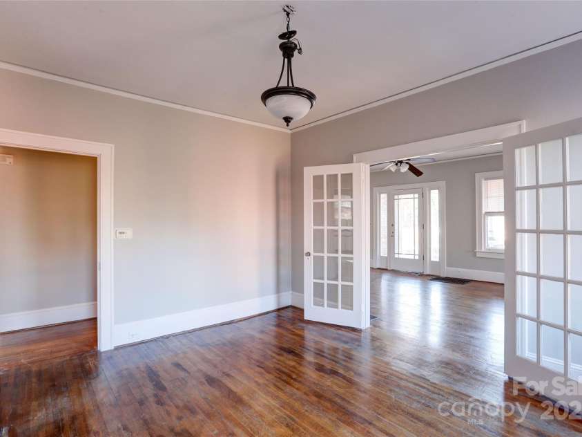 610 Hawthorne Lane, Charlotte, NC 28204.  MLS# CAR4285956, YatesRealty ID 28943. 