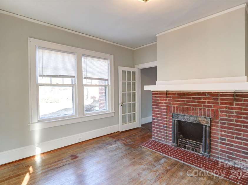 610 Hawthorne Lane, Charlotte, NC 28204.  MLS# CAR4285956, YatesRealty ID 28943. 