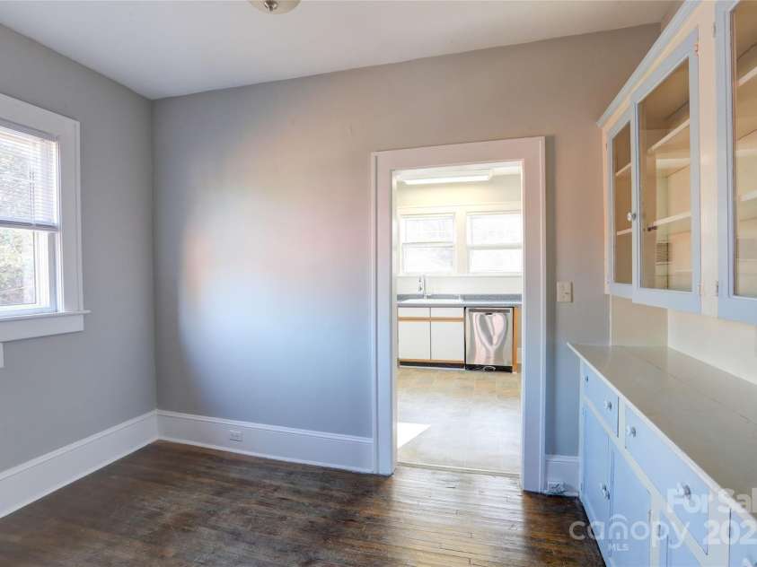 610 Hawthorne Lane, Charlotte, NC 28204.  MLS# CAR4285956, YatesRealty ID 28943. 