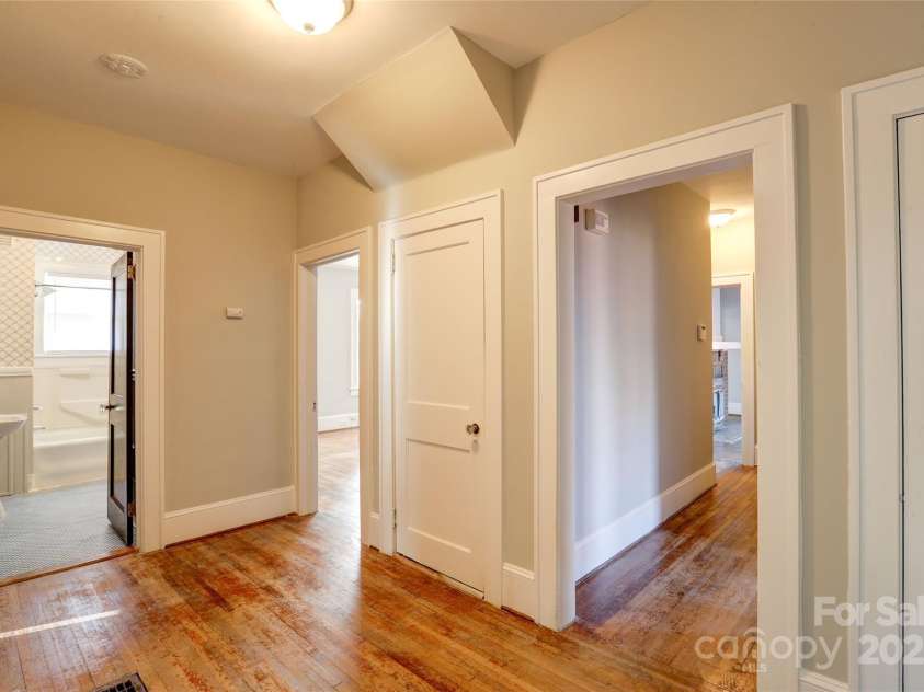 610 Hawthorne Lane, Charlotte, NC 28204.  MLS# CAR4285956, YatesRealty ID 28943. 