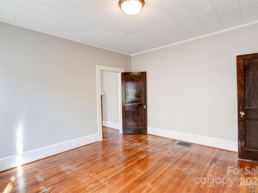 610 Hawthorne Lane, Charlotte, NC 28204.  MLS# CAR4285956, YatesRealty ID 28943. 