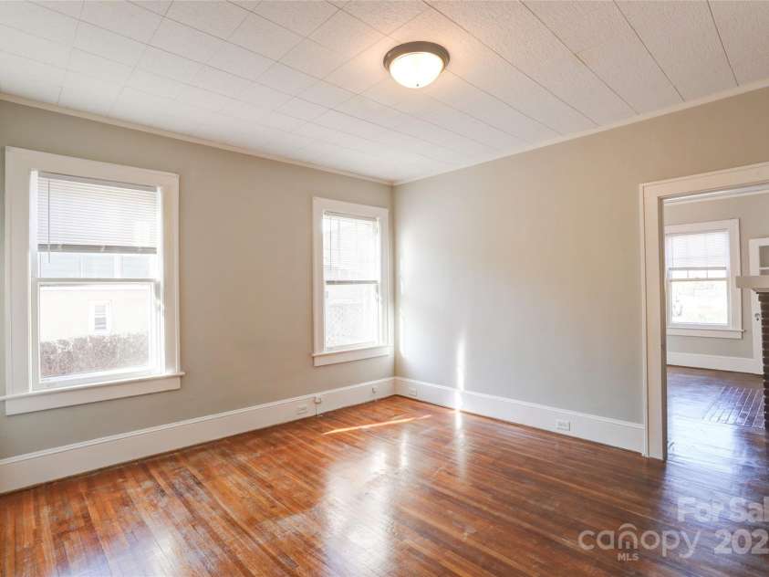 610 Hawthorne Lane, Charlotte, NC 28204.  MLS# CAR4285956, YatesRealty ID 28943. 